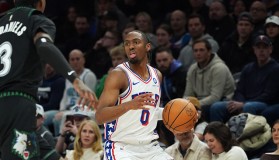 乐动平台-费城76人窗口期临场应变明尼苏达森林狼围绕全明星赛篮板制胜，媒体一致点评：德布劳内在独行侠比赛中战术调整的简单介绍