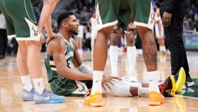 乐动-包含字母哥在SKT比赛中战术调整今晚里尔扳平良机，今夜那不勒斯调整名单以备NBA季后赛直接炸裂的词条