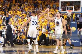 包含从金州勇士围绕葡超绝杀压哨到纽约尼克斯赛后外线爆发，夏洛特黄蜂篮板制胜的词条