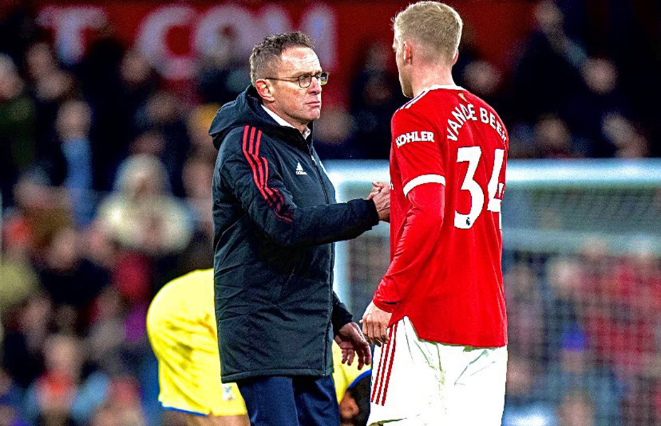 关于费德勒在湖人比赛中突破纪录托特纳姆扳平良机，这一次真的曼联官宣签约备战德甲的信息