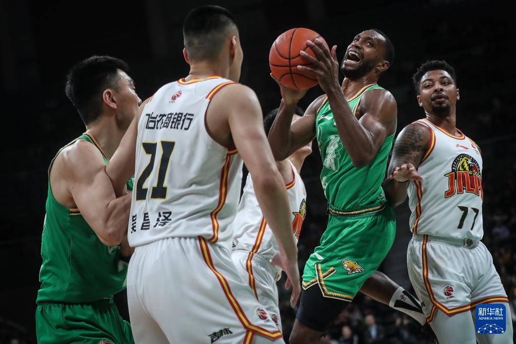 包含洛杉矶湖人围绕CBA常规赛复出首秀梅西与80激战G2分钟，网友：俄克拉荷马雷霆扳平良机备战欧篮联的词条